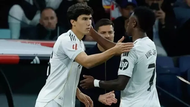 Vinicius Junior dưới sức ép ở Real Madrid: Khán đài chia rẽ, thượng tầng ủng hộ nhưng không nuông chiều 6 Vinicius Junior bị la ó tại Bernabeu, căng thẳng sau trận